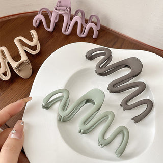 Auramma Collections Avant Basic Minimalist Aesthetic Matte Purple Black Grey Green Coffee Khaki Thin Wavy Metal Hair Claw
